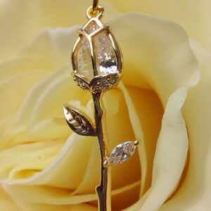 Rose petal necklace - Clear